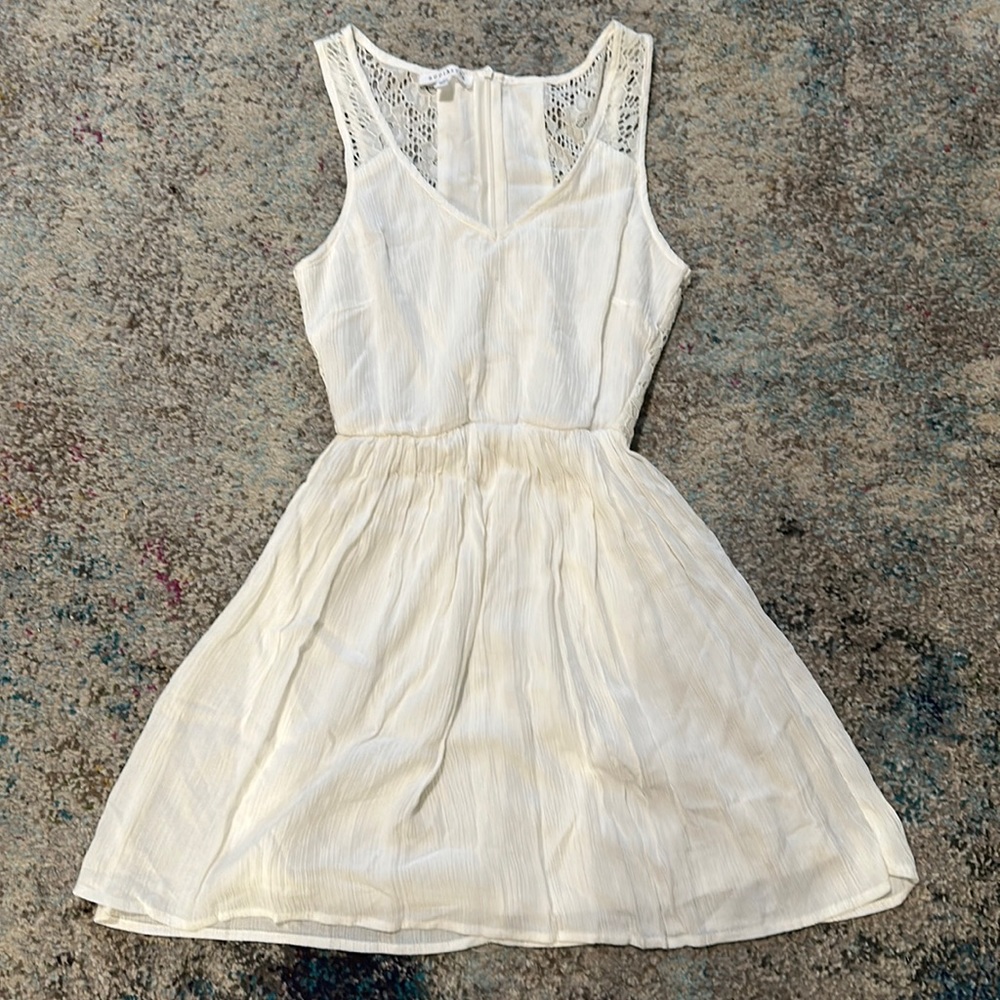 Off White Sleeveless, beautiful detail, above the knees dress. Size XS NEW